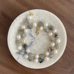 Collar Pearly en piedras naturales verdes y nacaradas