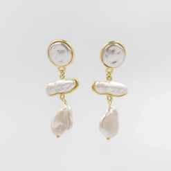 Aretes Natalia: Pendientes de gota enchapados con tres perlas de imitación