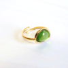 Anillo Lucille acero inoxidable dorado con detalle de resina verde