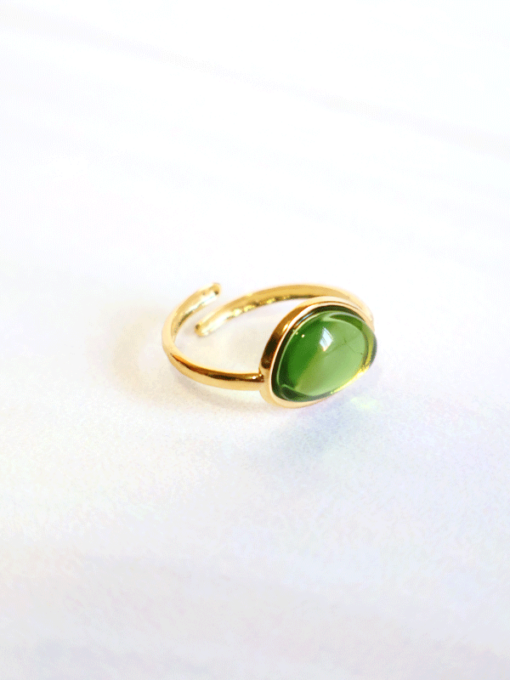 Anillo Lucille acero inoxidable dorado con detalle de resina verde