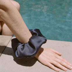 Scrunchie XL black satín