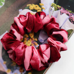 Scrunchie rosa con rojo